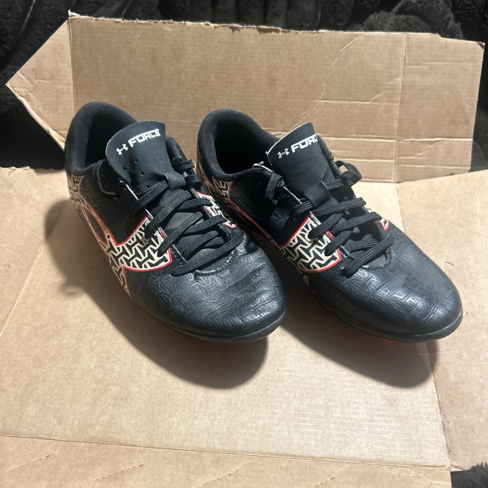 Kids Black And White. Under Armour Cleats. Size 2.5Y